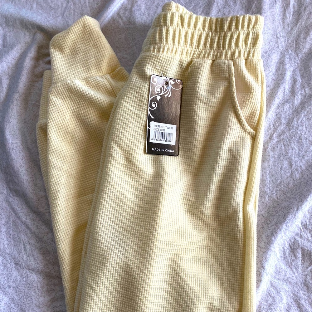 CREAM WAFFLE KNIT JOGGERS